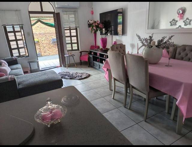 2 BEDROOM TOWNHOUSE FOR SALE IN ARBORETUM